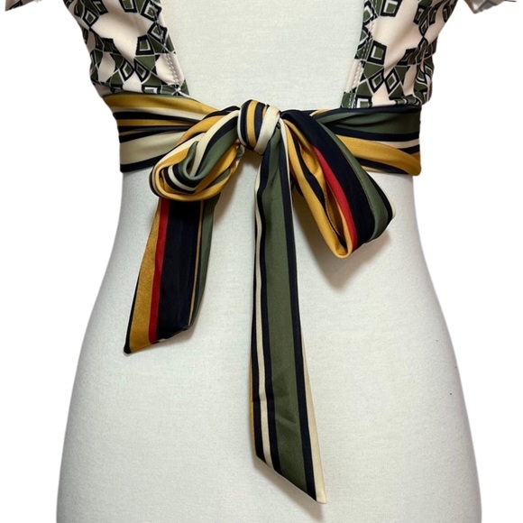 Retro Green Geometric Ruffled Wrap Top Bikini - Picture 8 of 16